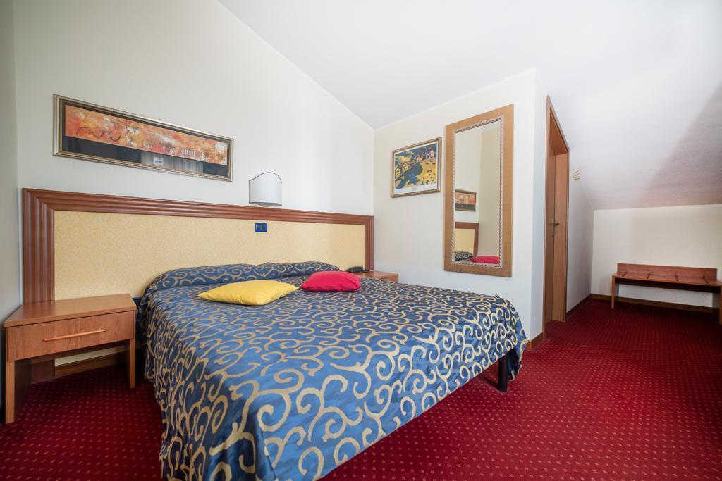 Hotel Italia & Lombardi مونتيفياسكون المظهر الخارجي الصورة