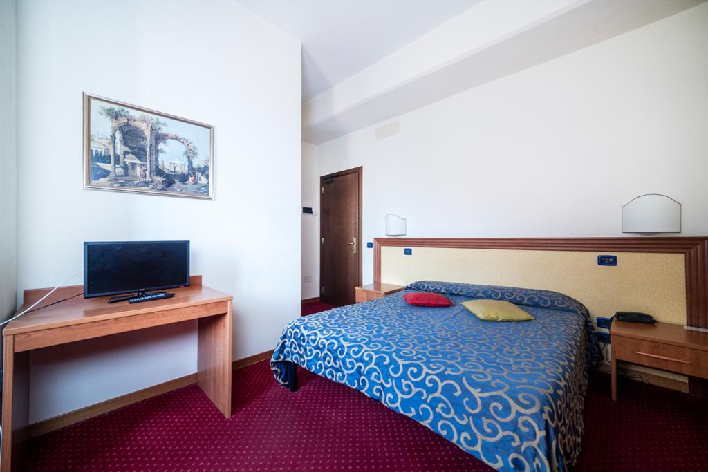 Hotel Italia & Lombardi مونتيفياسكون المظهر الخارجي الصورة