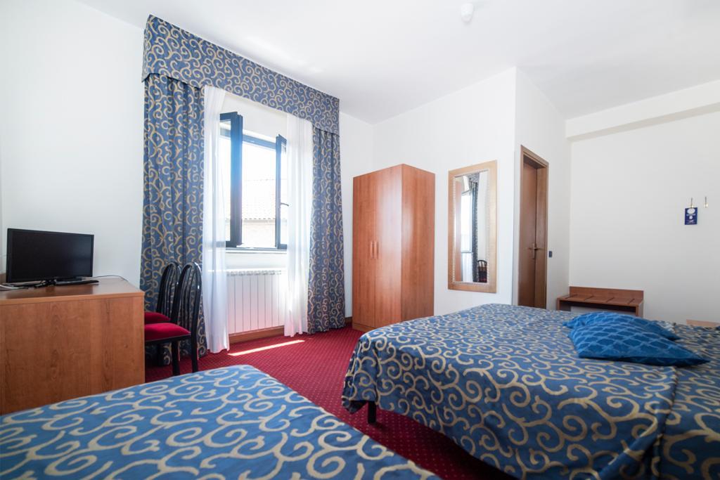 Hotel Italia & Lombardi مونتيفياسكون المظهر الخارجي الصورة
